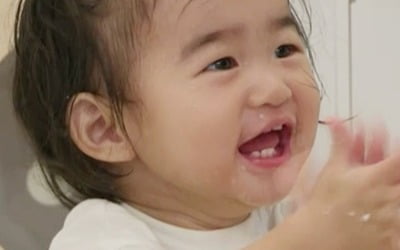 14개월 김윤지 딸, 80세 할아버지 이상해와 조손 케미…알콩달콩 송편 빚기('슈돌')
