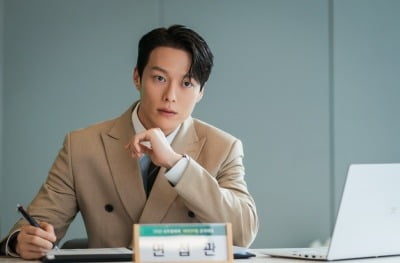 장기용, 결별 후 송혜교와 3년 만에 재회했다더니…"여심 사로잡는 다양한 매력" ('키괜')