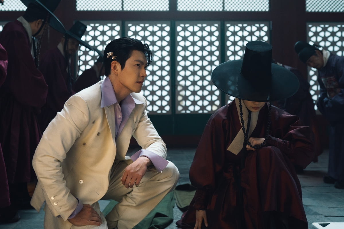 '기가지니' 김우빈♥수지, 결국 화제성 터졌다…'다 이루어질지니' 글로벌 1위[TEN이슈]