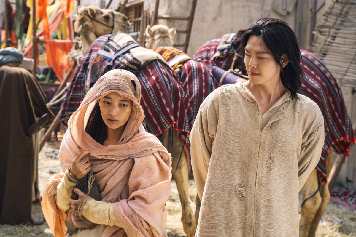 '기가지니' 김우빈♥수지, 결국 화제성 터졌다…'다 이루어질지니' 글로벌 1위[TEN이슈]