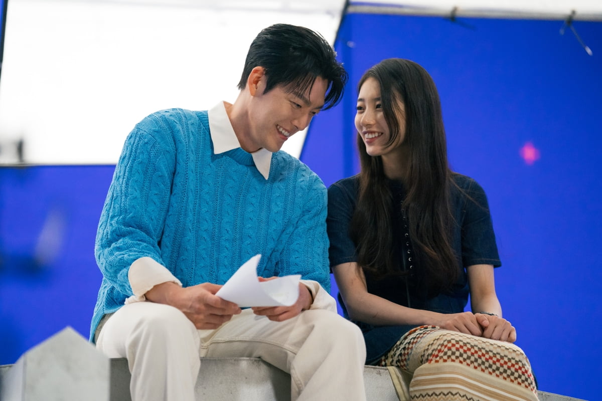 '기가지니' 김우빈♥수지, 결국 화제성 터졌다…'다 이루어질지니' 글로벌 1위[TEN이슈]