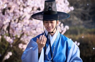 복귀작 1%대 시청률 굴욕 맛봤는데…강태오, 6년 만에 사극 컴백→김세정과 ♥핑크빛 ('이강달')