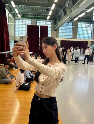수지, 얼굴만 봐도 행복할'지니'…청초함과 화려함까지 완벽