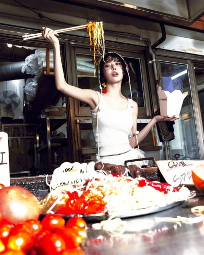 LE SSERAFIM Heats Up Comeback with Unique 'WEIRD GARLIC' Concept for Debut Single 'SPAGHETTI'