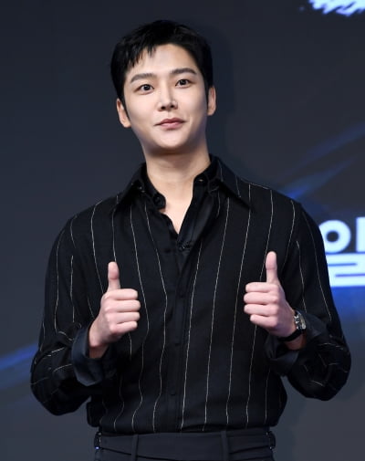 로운, 옷도 제대로 못 입었다…"팬티 광고 경력자, 체지방 감량"('탁류') [인터뷰②]
