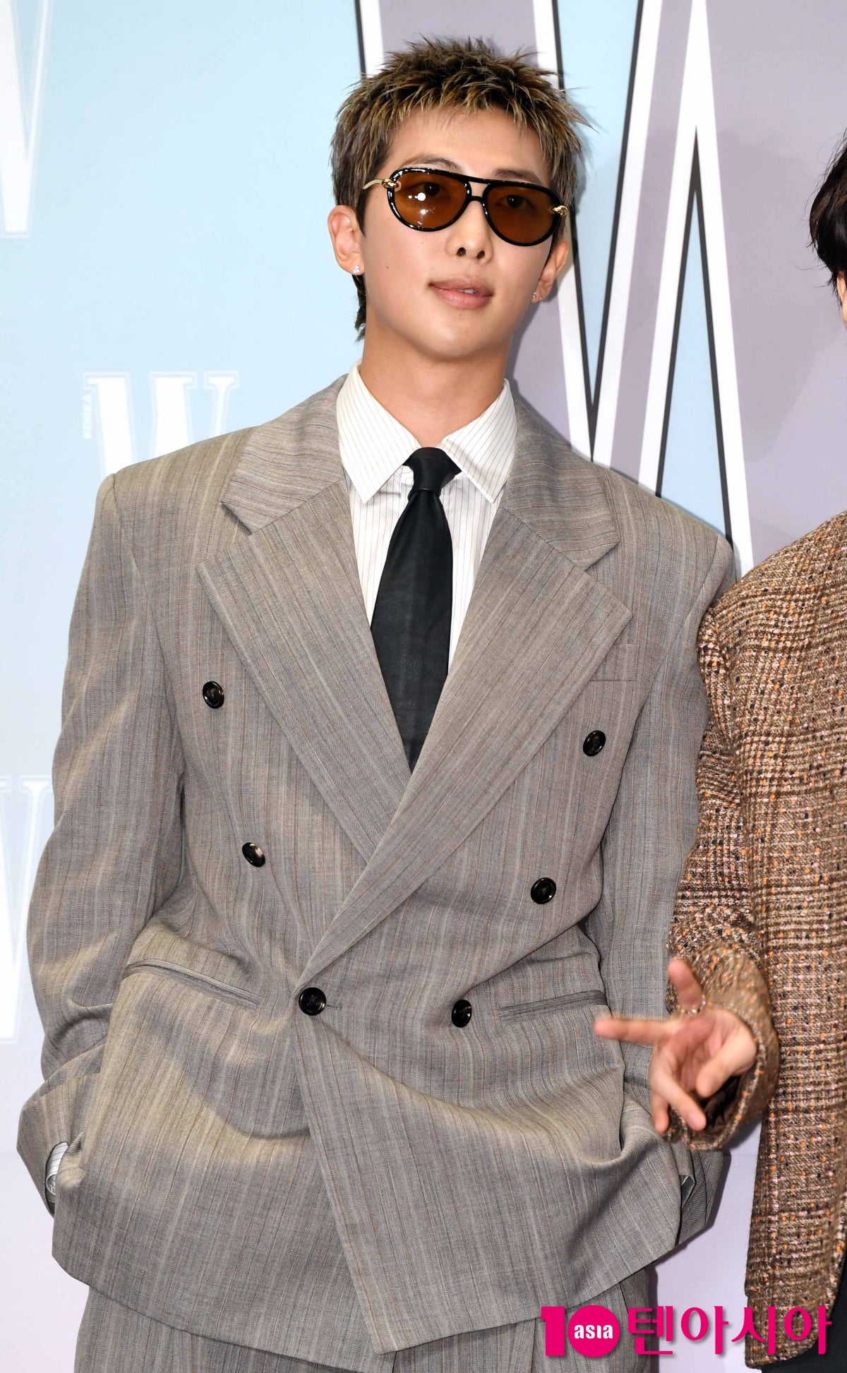 방탄소년단 RM, 완벽한 수트핏[TEN포토+]