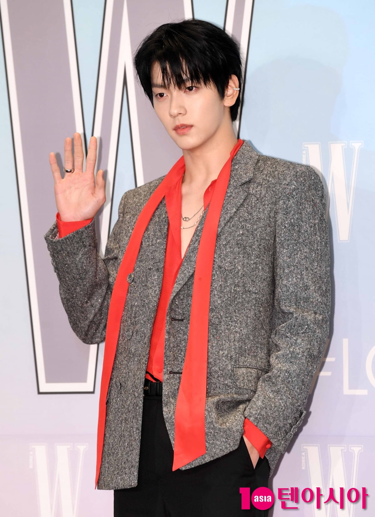 TXT 수빈, 멋진 파티룩...레드가 포인트[TEN포토]