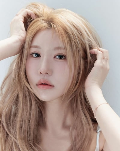 JMG Launches 'Sunny Place' with Mega Influencer Xiajiwoo as First Exclusive Talent