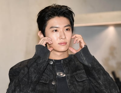 덱스, 치명적인 윙크[TEN포토+]