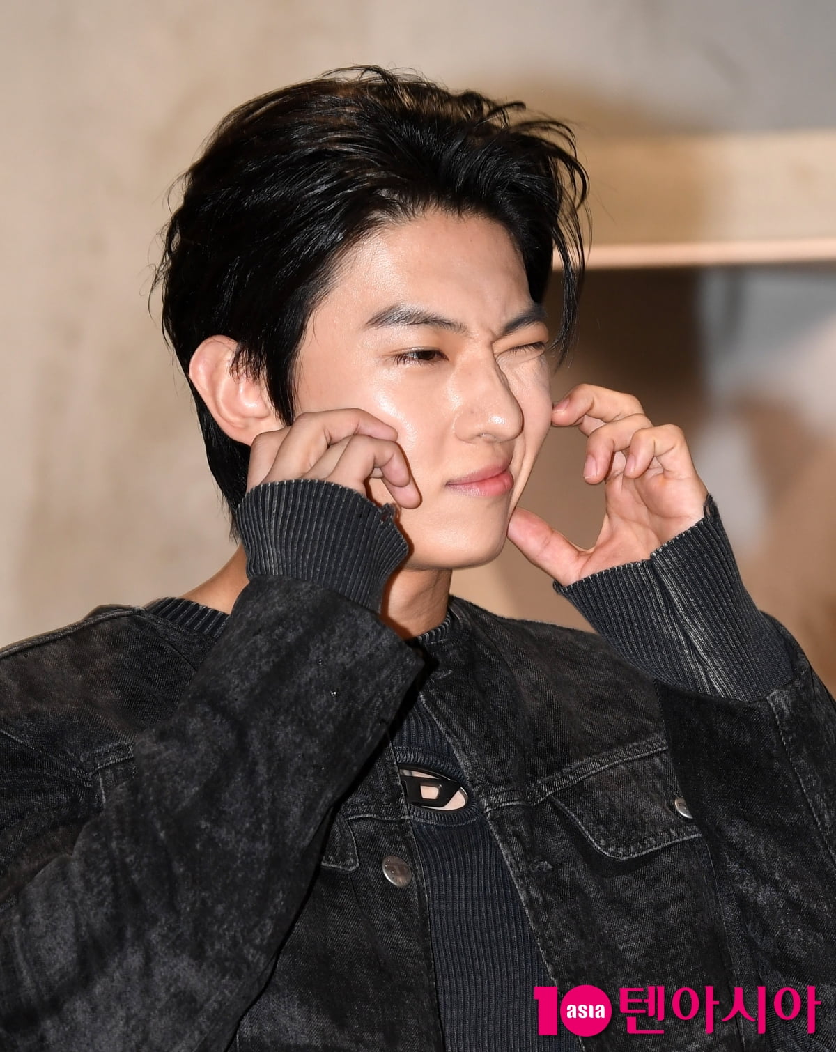 덱스, 치명적인 윙크[TEN포토+]