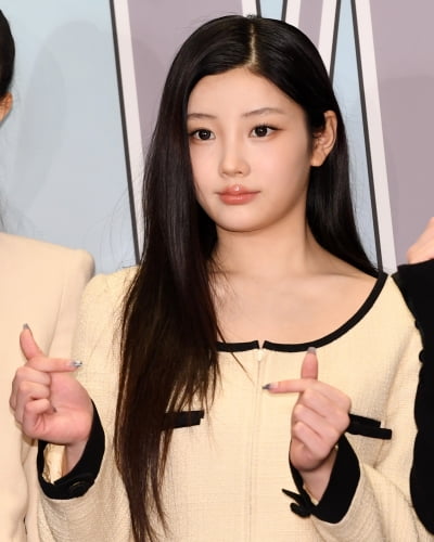 ILLIT's Wonhee Shines at W Korea's 20th Annual Breast Cancer Awareness Charity Event