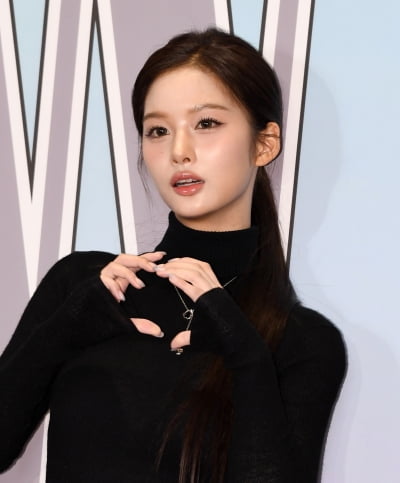 エンミックスのソルユン、W Koreaの乳がん認識向上キャンペーンに参加
