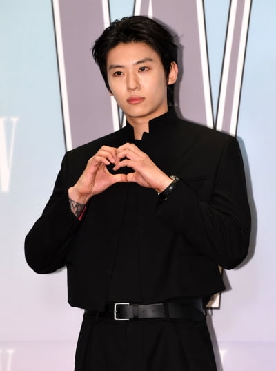 덱스, 뚜렷한 이목구비[TEN포토]