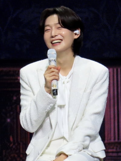K-Pop Star Kim Yong Bin Shares Emotional Moments with Fans After Fan Meeting