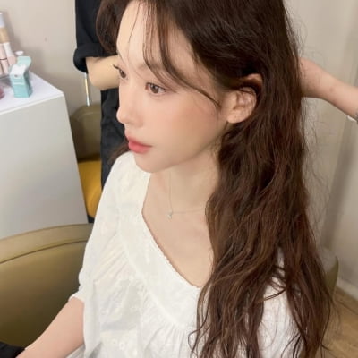 Oh Yeon-seo Captivates Fans with Her Ethereal Charm on Instagram