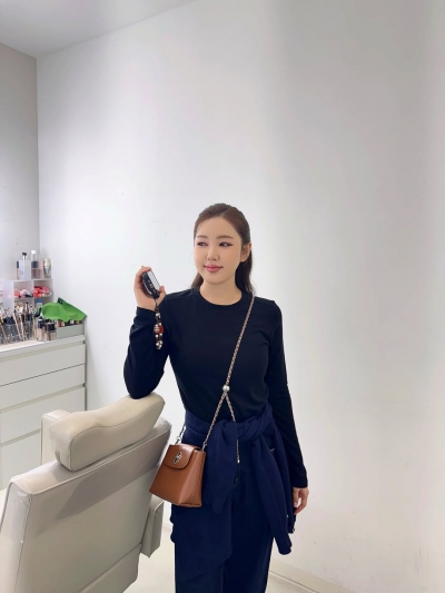 '200억 재산설' 송가인, 알고 보니 '전세 거주자…'명품 S라인' 비주얼은 '진짜'