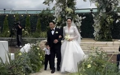 '50세 재혼' 김병만, 결혼식장 셀프로 꾸몄다…"세계 최초, 풑밭에서" 감탄 ('사랑꾼')
