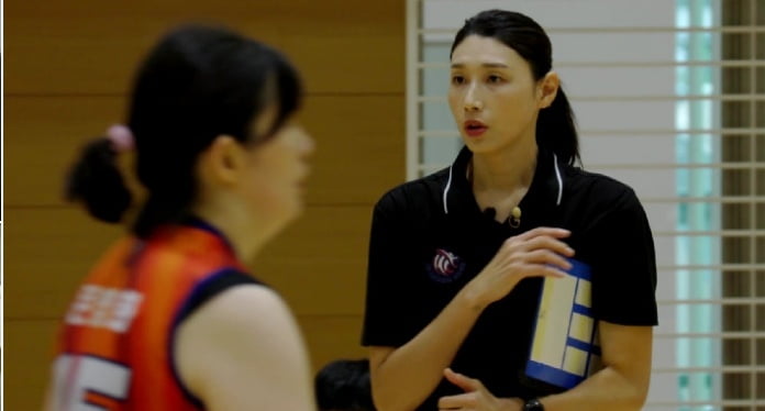 김연경, 해체 위기 놓였는데…한일전서 승부수 띄웠다 "절대 질 수 없는 경기" ('신인감독')