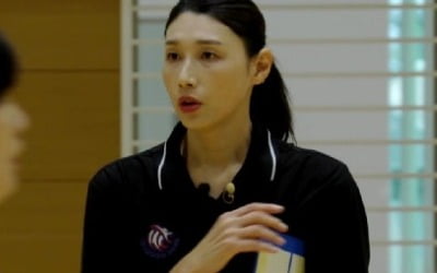 김연경, 해체 위기 놓였는데…한일전서 승부수 띄웠다 "절대 질 수 없는 경기" ('신인감독')
