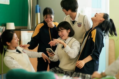 '세계의 주인' 또 수상 소식 전했다…"인간 정신의 강인함에 대한 헌사"