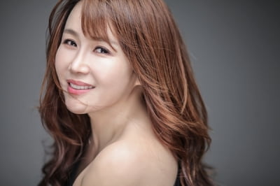 '크로스오버계 대모' 신문희, 15년 만에 신곡 발표 동시에 희소식 전했다…한국시리즈 애국가 제창