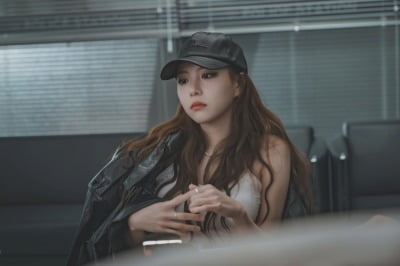 'KBS 공채 탤런트 딸' 20대 여배우, 김유정 라이벌 됐다…"이응복 감독님과 작업 원해" ('친애')