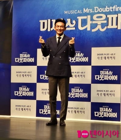 황정민, 10년 만에 복귀한 뮤지컬에서 1인 2역…"매 공연이 살얼음판" ('다웃파이어')