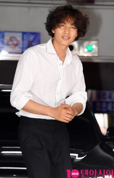 [종합] '이나영♥' 원빈, 과거 밝혀졌다…"한채영과 같이 연극, 도라지 담배 피워" ('신여성')