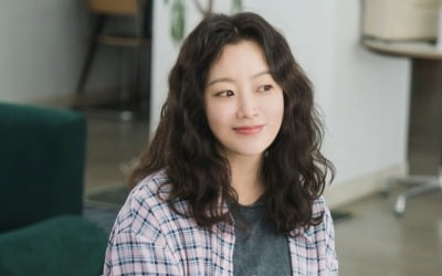 '49세' 김희선, 예쁨 내려놨다…데뷔 첫 뽀글 파마라니 "아줌마 비주얼" ('다음생은')