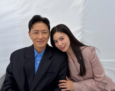 "명품 말고 가족 자랑"…'세 딸 입양' 진태현, 소신 밝혔다