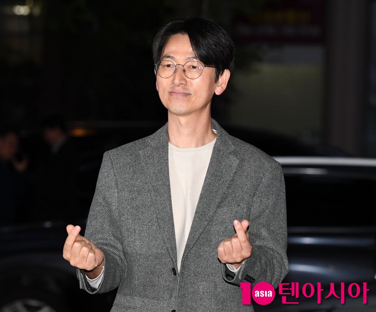 '태풍상사' 김송일, 상사즈 패밀리 구명관...시크한 하트[TEN포토+]