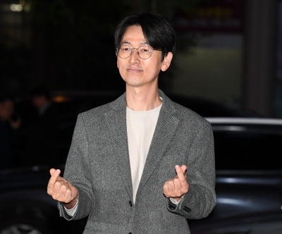 '태풍상사' 김송일, 상사즈 패밀리 구명관...시크한 하트[TEN포토+]