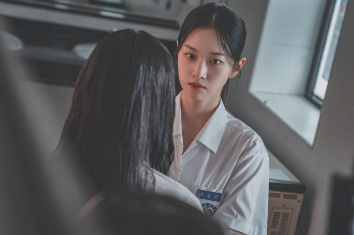 '싱글맘' 김유미, 배수빈과 재혼했다…아들 지켜내려는 삐뚤어진 모성 ('친애하는X')