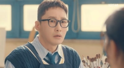 실제 나이 50대인데 교복 입고 고등학생 연기…황동주, 이영자와 ♥핑크빛 후 파격 행보 ('마리와')