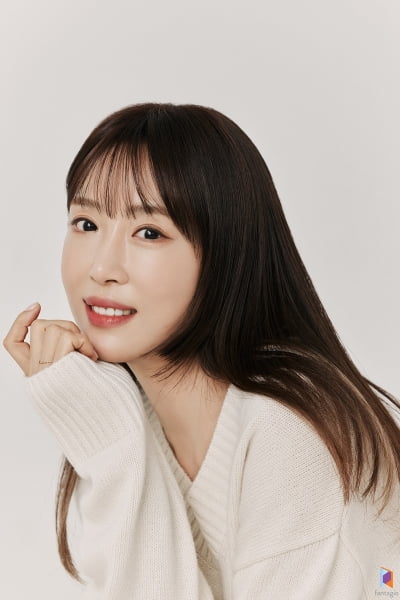 [공식] '46세' 강예원, 마침내 기쁜 소식 알렸다…프리지아 논란 후 6년 만에 영화 출연 ('내섬')