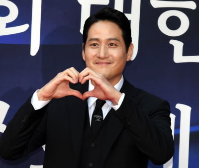 박해준, 국민아빠 양관식 국무총리표창 상 받아요[TEN포토+]