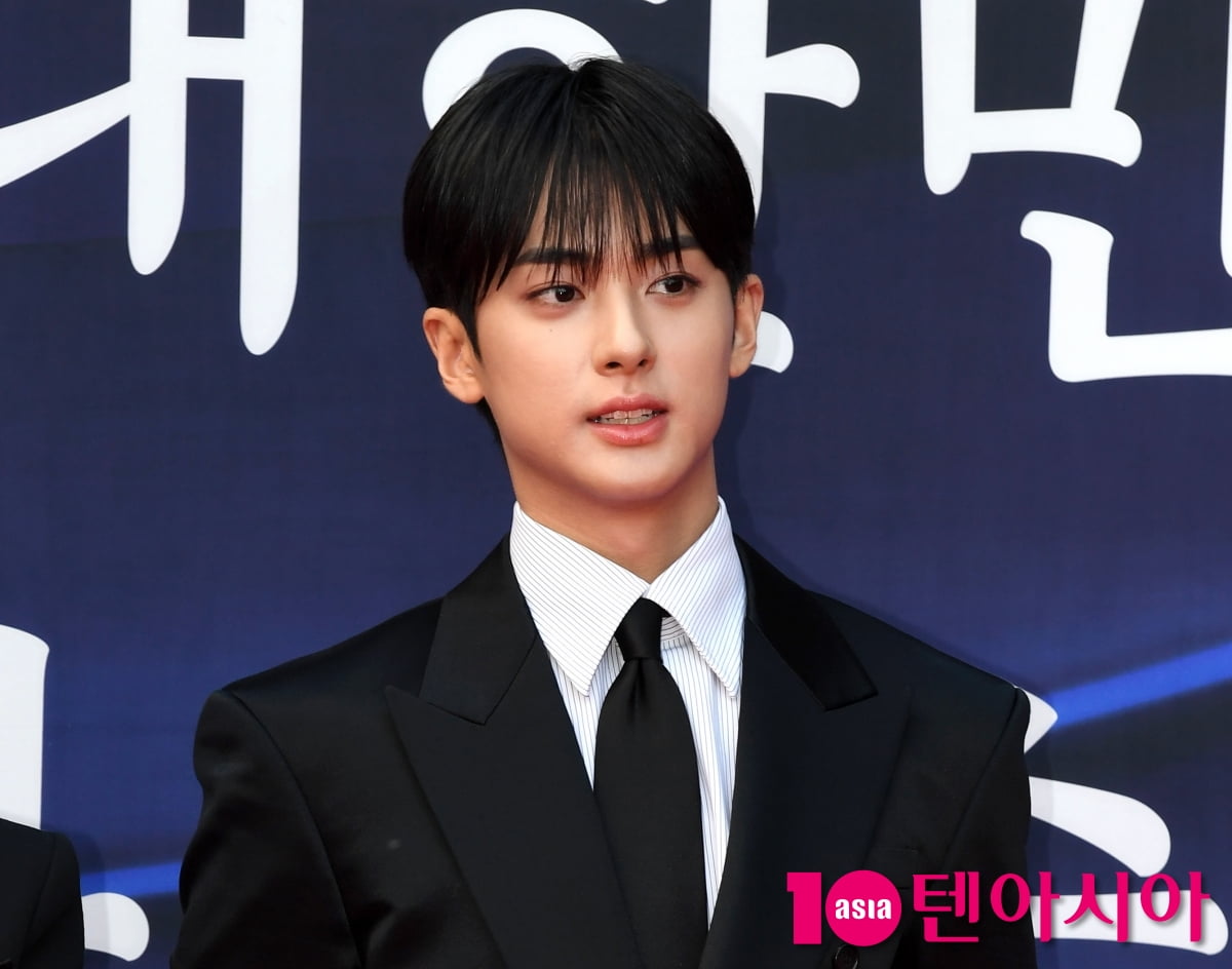 김민규, 오늘도 멋짐...샤프한 턱선[TEN포토+]