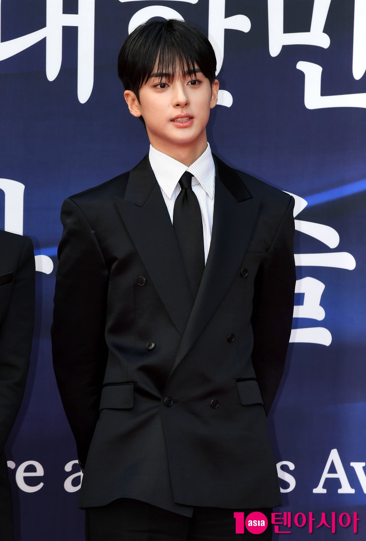 김민규, 오늘도 멋짐...샤프한 턱선[TEN포토+]