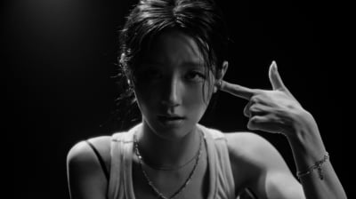 아이들 미연, 그간 이미지 180도 뒤엎었다…색다른 무드 포스터 공개