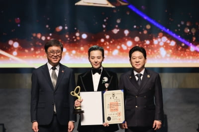 GD, 옥관 문화훈장 수훈…"내년에 빅뱅 20주년, 멤버들과 영광 나누고파"[TEN이슈]