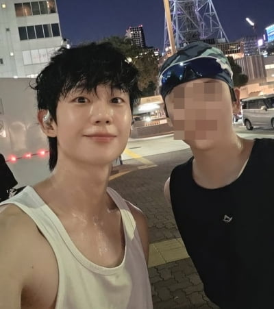 정해인, 공항에서 난리났던 '남동생' 전면 공개…같이 뛸 정도로 '돈독'