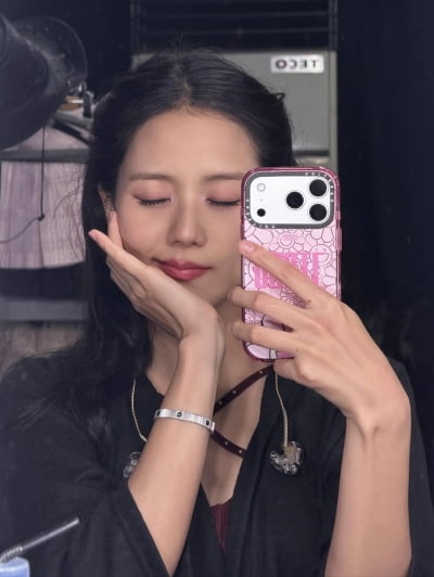 '6억 몸값' 지수, 아찔한 메이크업에 '인간 명품' 역대급 찬사 쏟아져
