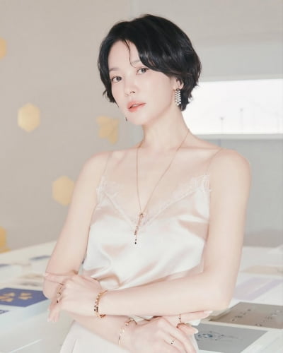 '43세' 송혜교, 숏컷 하더니 비주얼 더 어려졌다…천사가 강림한 것 같은 미모