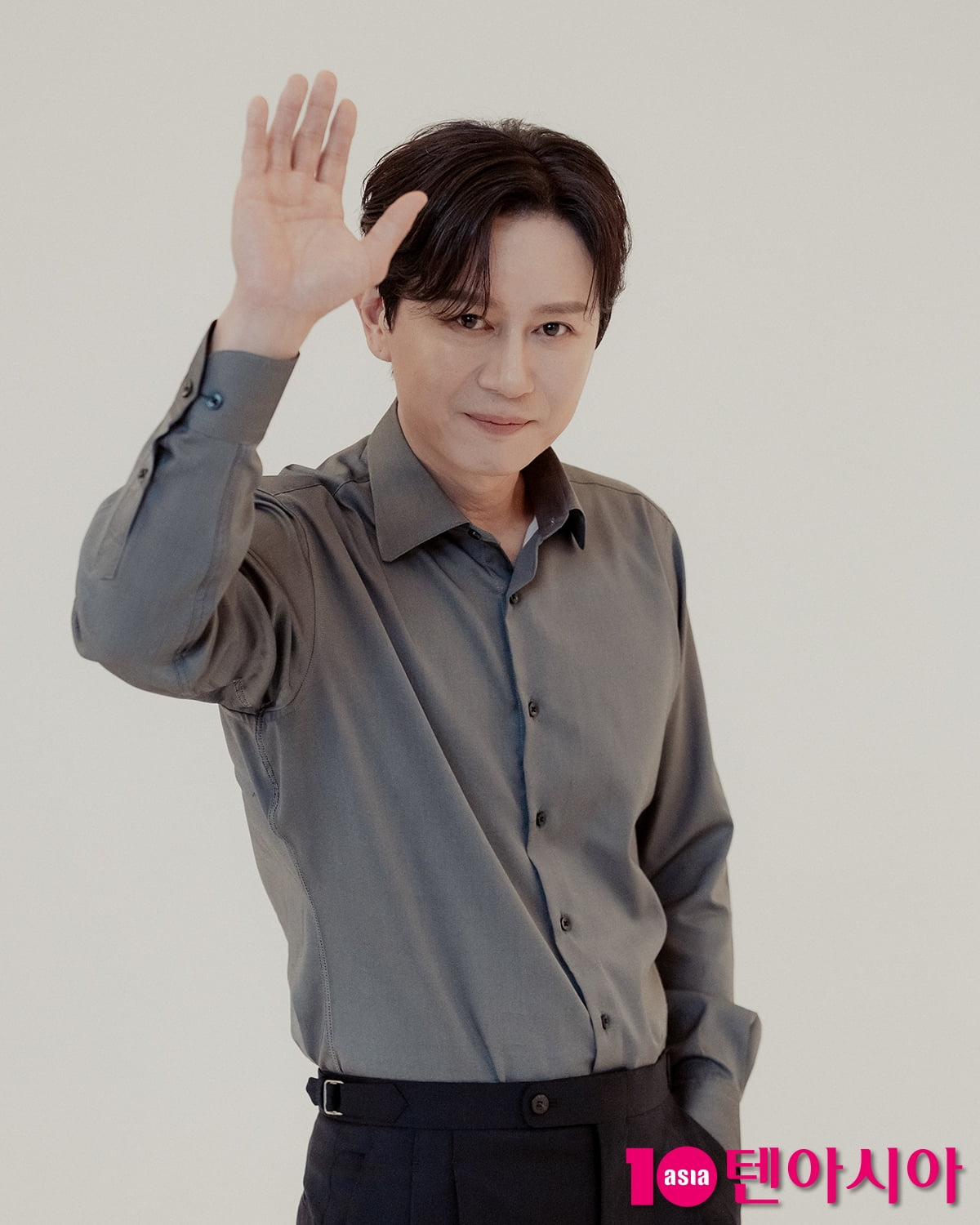 김민종, ‘젠틀함’의 정석… 화보 현장을 채운 카리스마와 여유[TEN포토]