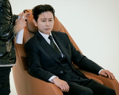 김민종, ‘젠틀함’의 정석… 화보 현장을 채운 카리스마와 여유[TEN포토]