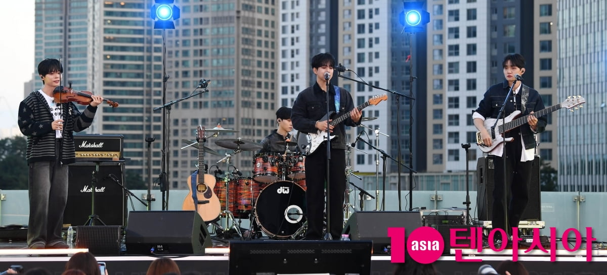 루시, 가을하늘 감미로운 보이스[TEN포토]