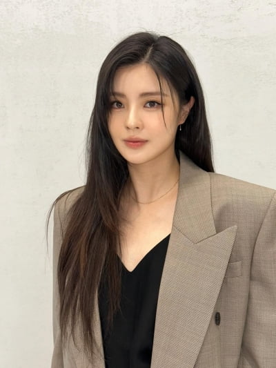 '8년째 공개연애♥' 이선빈, 시청률 1.2%에도 끄덕 없다…빛나는 '투명한 피부 결'