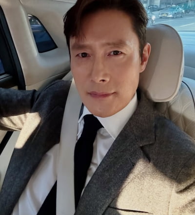 '106억 시세차익' 이병헌, 12살 연하 이민정에게 가나…여유로운 카리스마