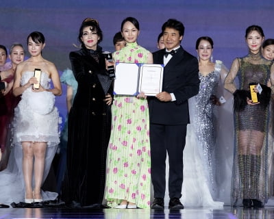 LEKSANDRA KHERTEK(알렉산드라 체르텍), 아시아시니어 3rd Prize Winner 수상[TEN포토]