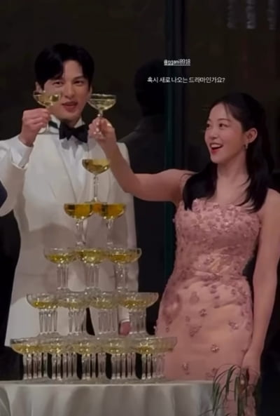 '선 동거 후 결혼' 김가은♥윤선우, 버진로드마저 남달라…하객들 '웅성웅성'